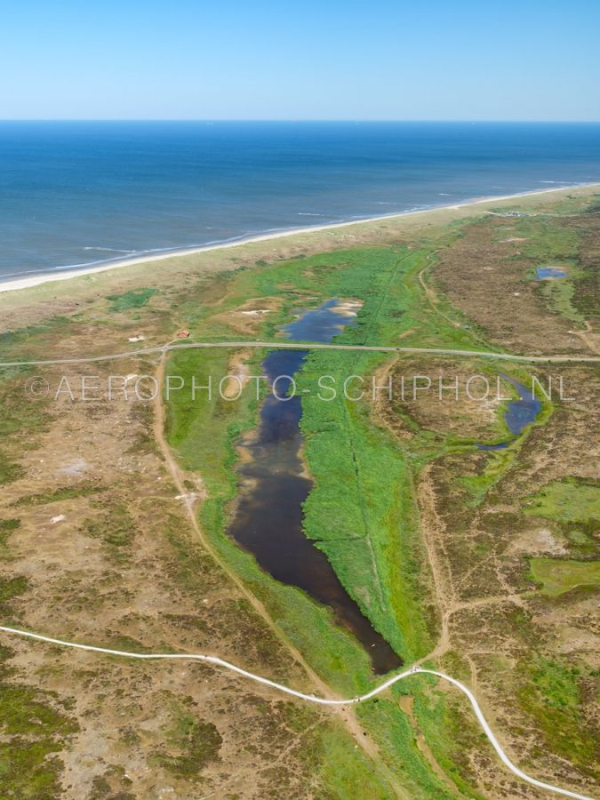 luchtfoto |  Texel, Het Grote Vlak, Nationaal Park Duinen van Texel. Het Grote vlak is een grote natte duin-vallei, eind 15e eeuw was het een zeegat. opn. 01/07/2018