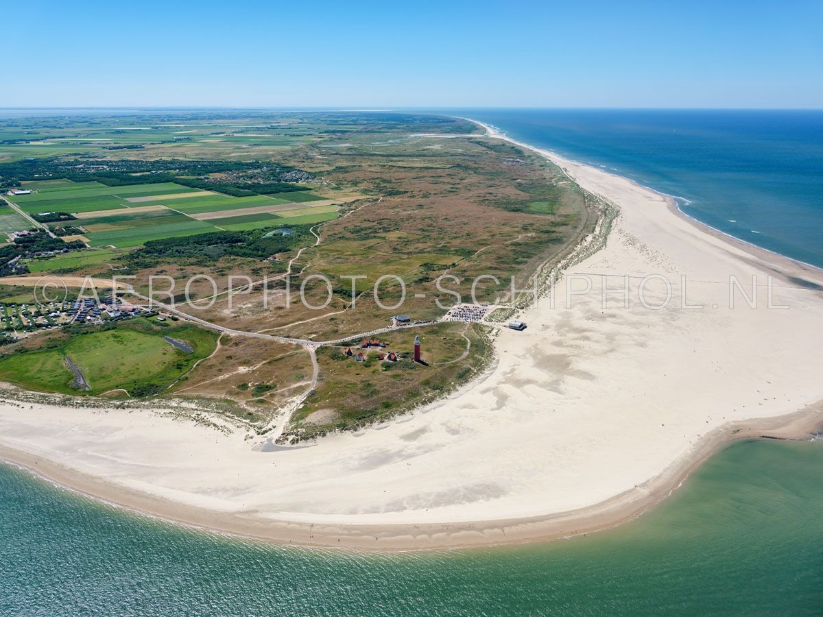 luchtfoto |  Texel. Eierland  met links polder Eijerland . Eierland was een eiland  dat was gescheiden met Texel door het Anegat, waar nu de Slufter ligt (links). Rond 1550  ontstond een gebied van zandbanken en kwelders dat alleen bij extreem hoog water onderliep. In opn. 01/07/2018