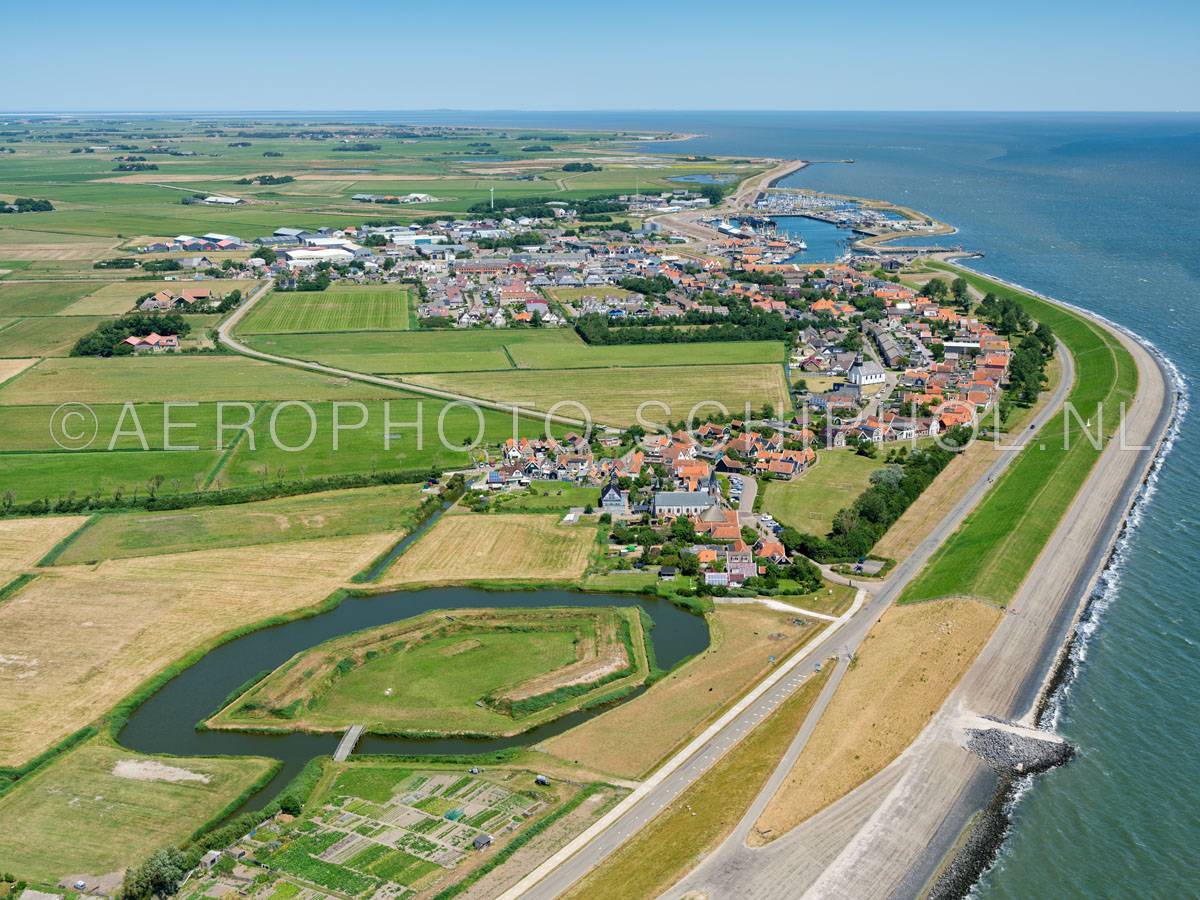 luchtfoto |  Texel, Fort Lunette en Oudeschid. Fort Lunette werd in 1811 door Napoleon aangelegd als steunfort voor Fort de Schans. | 01/07/2018
