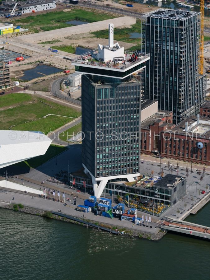 luchtfoto |  Amsterdam, Eye Filmmuseum. Het door Roman Delugan en Elke Delugan-Meissl ontworpen gebouw telt 4 filmzalen en een expositieruimte en werd in 2012 in gebruik genomen. opn. 02/09/2018