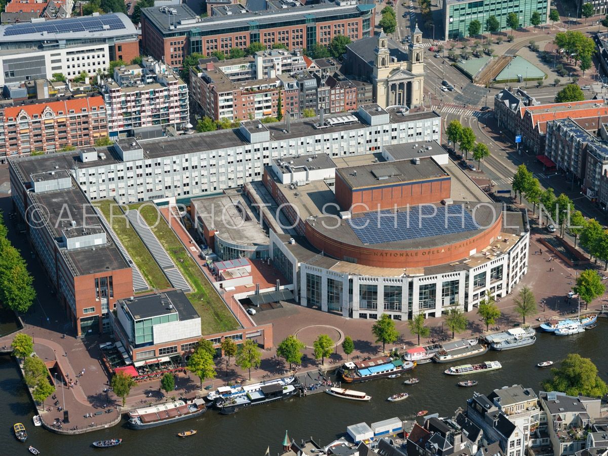 luchtfoto |  Amsterdam, de Stopera, Stopera is oorspronkelijk een bijnaam voor het Stadhuis en het Muziektheater het Nationale Opera & Ballet, de bijnaam komt van de protestbeweging  leus  