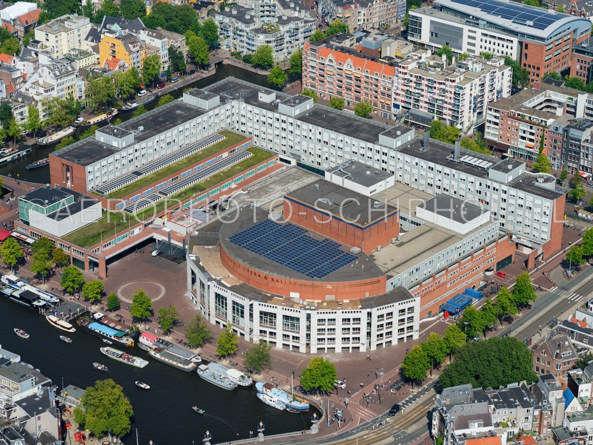 luchtfoto |  Amsterdam, de Stopera, Stopera is oorspronkelijk een bijnaam voor het Stadhuis en het Muziektheater het Nationale Opera & Ballet, de bijnaam komt van de protestbeweging  leus  