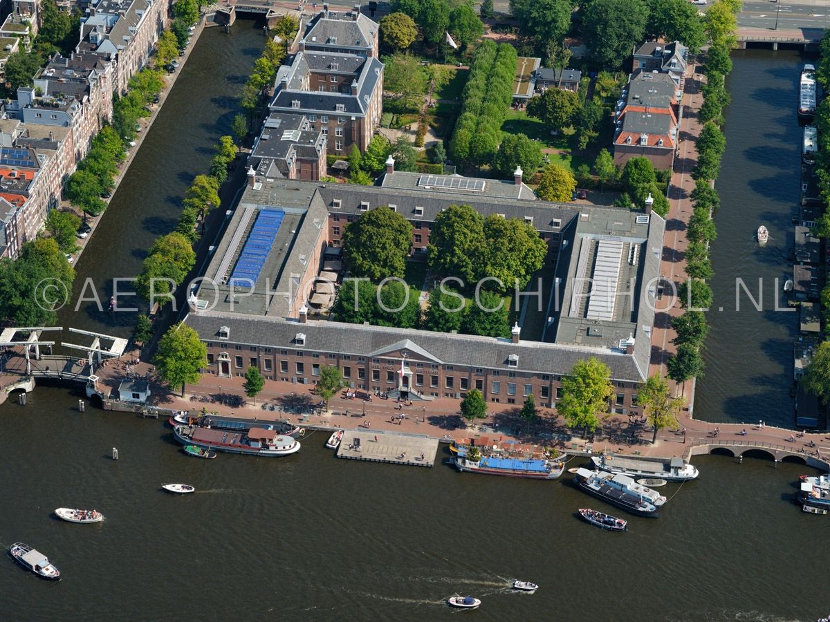 luchtfoto |  Amsterdam, Hermitage Amsterdam, in gebouw de Amstelhof is een dependance van de Hermitage in Sint-Petersburg gevestigd.  opn. 02/09/2018