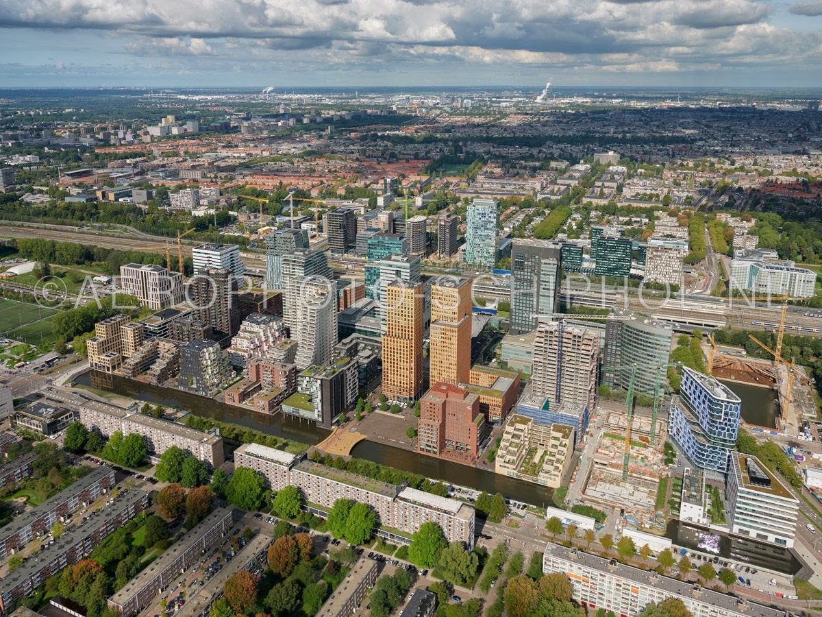 luchtfoto |  Amsterdam,  Centrumgebied van de  Zuidas gezien vanaf de Beethovenstraat / De Boelelaan opn. 25/09/2018
