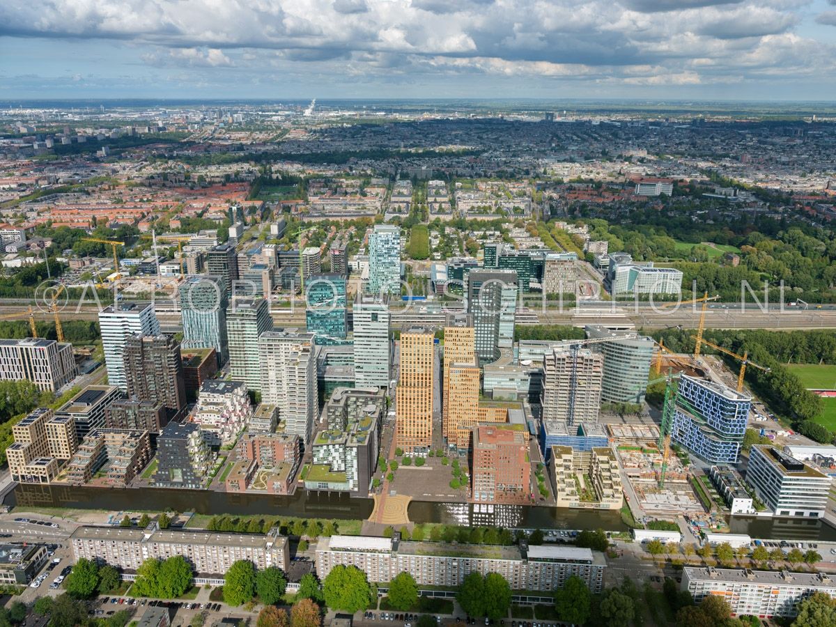 luchtfoto |  Amsterdam,  Centrumgebied van de  Zuidas gezien vanaf De Boelelaan opn. 25/09/2018