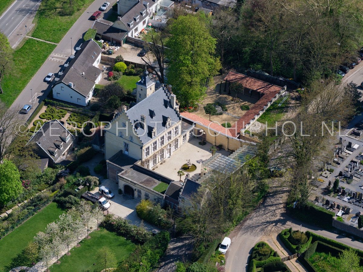 luchtfoto |  305471 | Sint Pieter, Maastricht, Kasteel, Huis de Torentjes is in de 15e eeuw gebouwd op de ruines van het huis Bevors of Beaufort.   opn. 18/04/2019